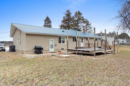 733 Washington Ave, Cleveland WI  53015-1521 exterior