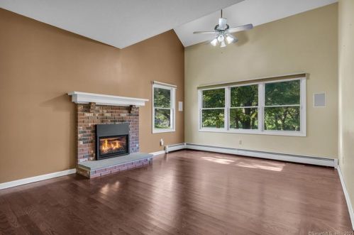 19 Fairlawn Dr, Wallingford CT 06492-2588 exterior