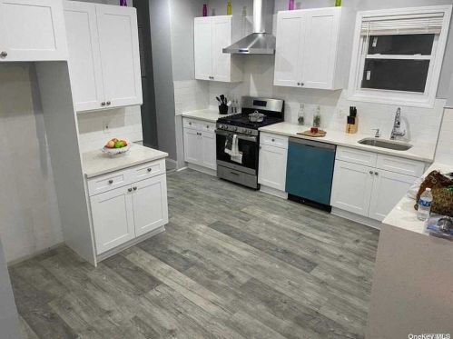 17110 107th Ave, Jamaica, NY 11433-2502