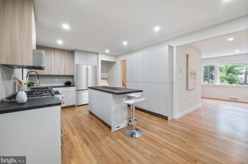 150 Loomis Ct, Princeton NJ  08540-3439 exterior