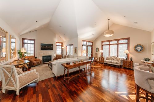 905 Fairy Chasm Rd, Milwaukee, WI 53217-1666