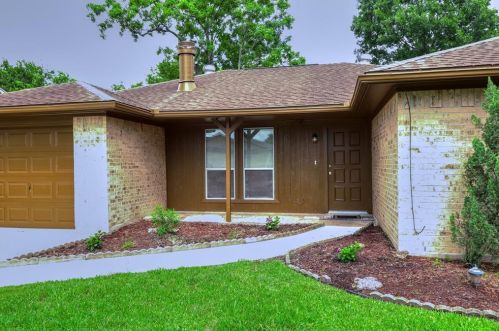 3831 Somerton Dr, Morgans Point TX  77571-3780 exterior