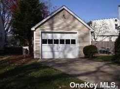 239 Linden Ave, Westbury, NY 11590-3233