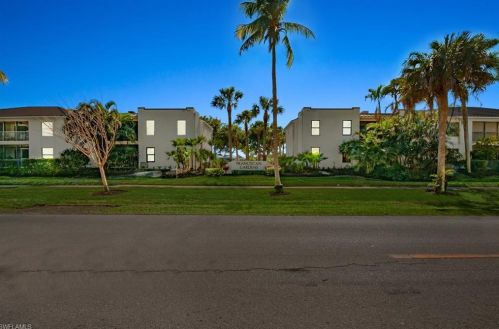 802 10th Ave, Naples FL  34120-5066 exterior