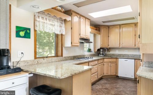 7216 Constantine Ave, Springfield, VA 22150-3115