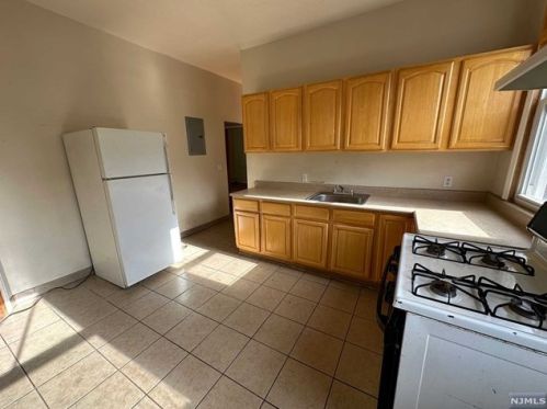 81 Paterson Ave, Paterson NJ 07522-1435 exterior