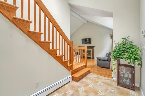 28 Lakeview Dr, Yorktown Hgts NY  10598-6414 exterior