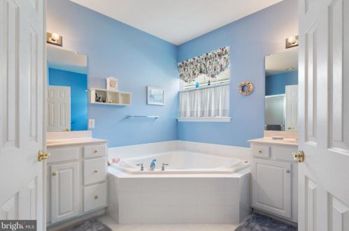 122 Somerfield Rd, Swedesboro NJ  08085-2504 exterior