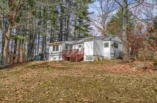 8 Spring St, Raymond, NH 03077-2671