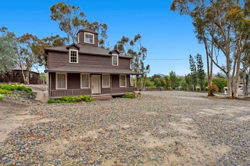 3170 Via De Caballo, Encinitas CA  92024-6925 exterior