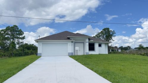 1044 Milwaukee Blvd, Lehigh Acres, FL