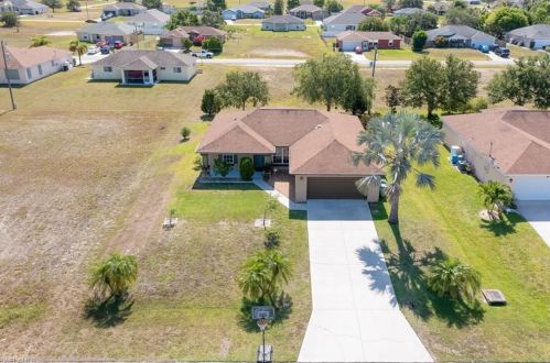 2123 1st Pl, Cape Coral, FL 33909-4236