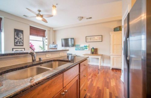 606 Wisconsin Ave, Milwaukee WI 53202-4600 exterior