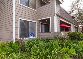 1059 Shadowridge Dr, Vista, CA 92081-9044