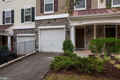 2896 Chinkapin Oak Ln, Woodbridge, VA 22191-7524