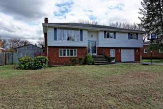 10 Peter Dr, Albany, NY 12205-2420