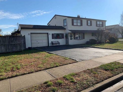 69 Millpage Dr, Bethpage, NY 11714-4817