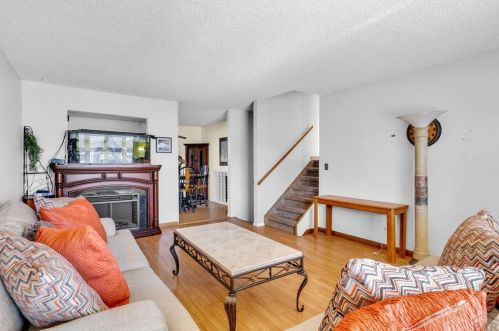 42 Archway Ln, Pueblo, CO 81005-2135