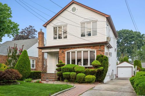 1214 Terrace Blvd, New Hyde Park, NY 11040-3929