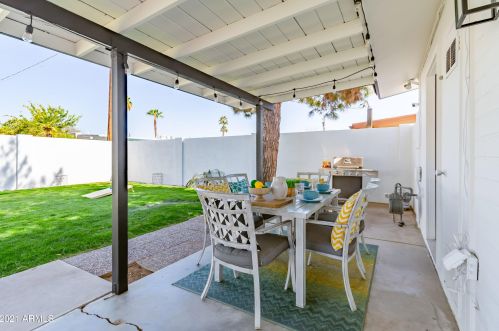 8220 Crestwood Way, Scottsdale AZ  85250-7312 exterior