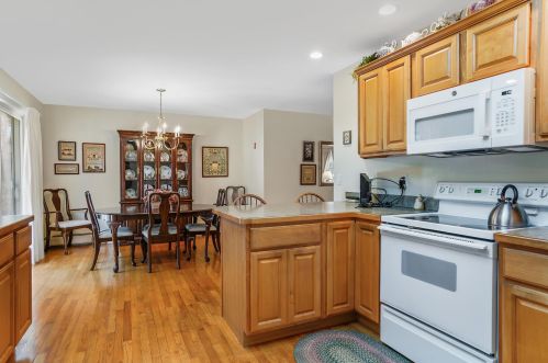 24 Briallia Cir, Newmarket NH  03857-2194 exterior