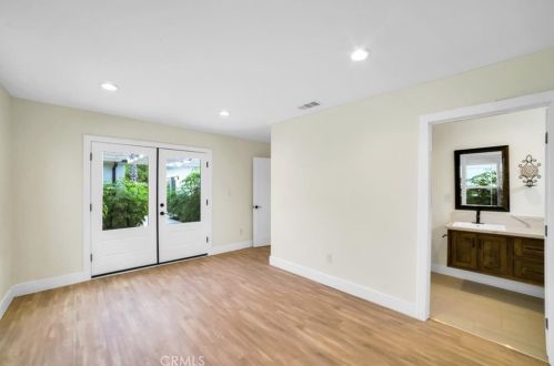 11512 La Maida St, North Hollywood CA  91601-4323 exterior