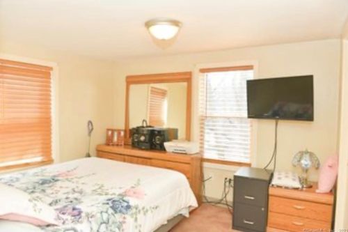 7 Andrews St, Bristol CT  06010-6657 exterior