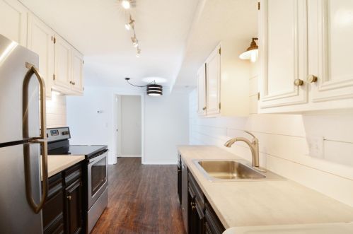 2200 Tamarin Trl, Minneapolis, MN 55427-3152