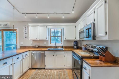 12706 Lake Wilderness Ln, Spotsylvania, VA 22551-8121