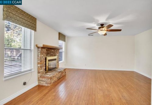 9456 Fairlight Ct, Elk Grove CA  95758-1031 exterior