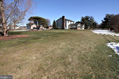 514 Colonial Dr, Upton, PA 17225-9200