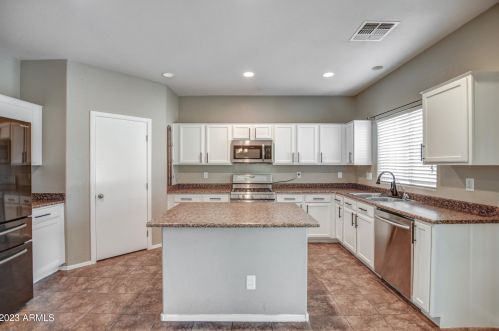 19250 Woodlands Ave, Buckeye AZ  85326-6039 exterior