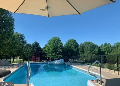 12 Bittersweet Dr, Cochranville PA  19330-1406 exterior