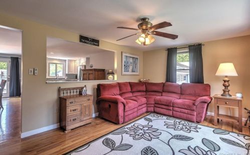 51 Westwood Rd, Milford CT  06461-2752 exterior