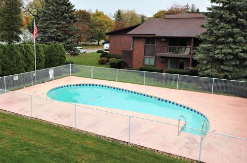 1270 Wisconsin St, Lake Geneva, WI 53147-1757