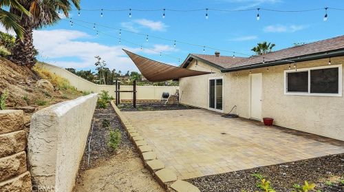 436 Victoria Pl, Vista CA  92084-4427 exterior