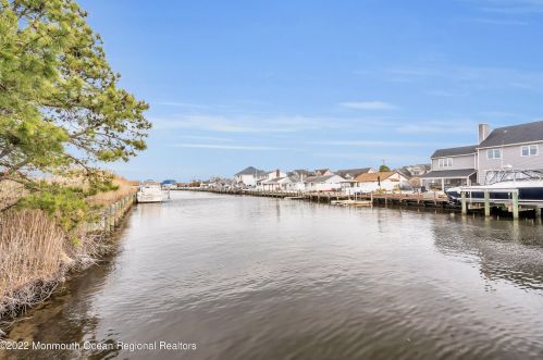 1019 Bowsprit Pt, Lacey Township NJ  08734-2706 exterior