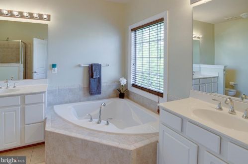 16002 Pitner St, Haymarket VA  20169-4956 exterior