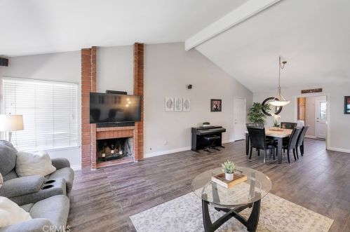 25791 Rana Dr, Santa Clarita, CA 91355-2423