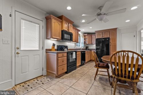 675 Harryhogan Rd, Walmsley, VA 22435-2203