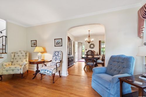 37 Mayfair Ave, Floral Park NY  11001-2546 exterior