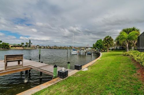 6428 Lake Sunrise Dr, Ruskin, FL 33572-2305
