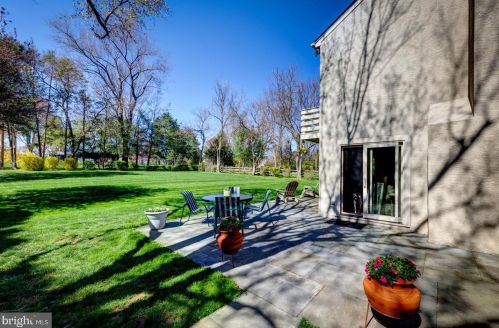 1030 Beaumont Rd, Berwyn PA  19312-2040 exterior