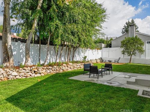 295 Poppyfields Dr, Altadena CA  91001-4837 exterior
