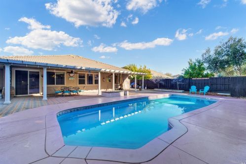 131 Feather Riv Cir, Vacaville CA 95688-8749 exterior