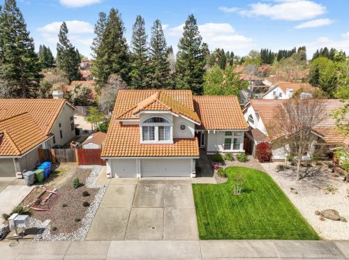 186 Baurer Cir, Folsom CA  95630-6786 exterior