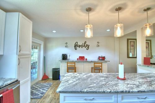 1221 Edgewater Dr, Lakeland FL  33805-4700 exterior