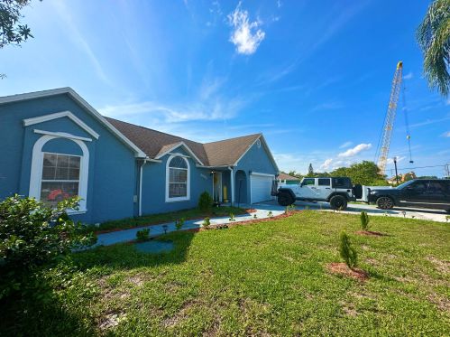 2062 Floresta Dr, Fort Pierce FL  34984-4706 exterior