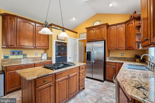 42306 Big Spg Ct, Leesburg VA 20176-6289 exterior