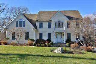61 Hayley Hill Dr, Kent Lakes, NY 10512-3814